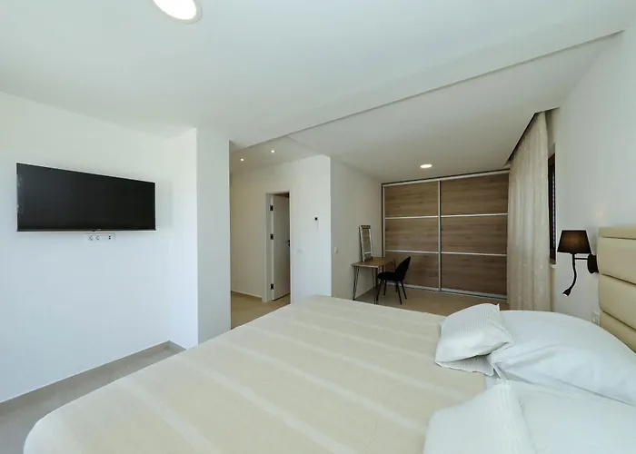 Pecora Nera Nyaraló Zára